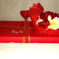 Шоколадова бонбониера с цветна декоративна обувка, снимка 3 - Декорация за дома - 27287438