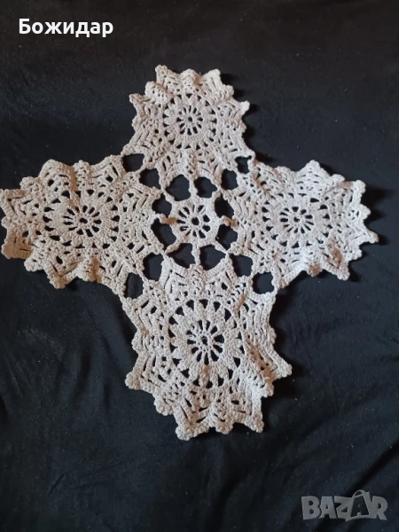 Ръчно Плетено Каре. На 1 кука., снимка 1