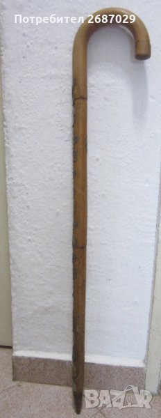 Стар дървен Туристически бастун с 19 метални значки, дърво, снимка 1