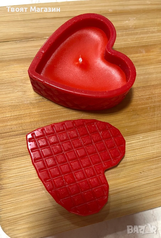 Луксозна червена свещ от соев восък във формата на релефно сърце, снимка 1