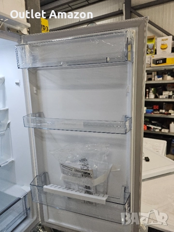 хладилник за вграждане hisense , снимка 4 - Хладилници - 51863796