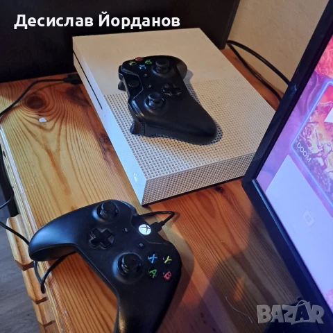 🎮 Xbox One S с 2 джойстика + 6 игри на диск 🎮, снимка 1