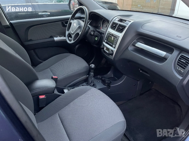 Кия Спортидж 2.0 Актив, снимка 6 - Автомобили и джипове - 52696941