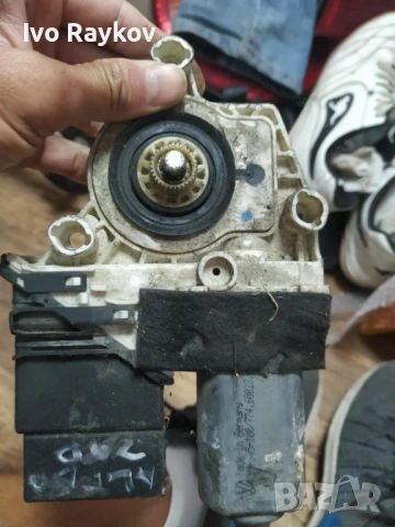 Стъклоповдигач Seat Altea 1.6i ,Rear Left Window Motor 5P0 839 401, снимка 2 - Части - 51007394