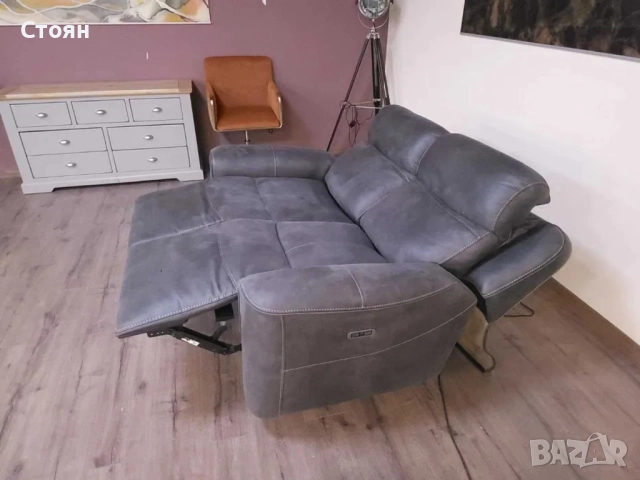 Тъмно сив диван от плат двойка с електрически релаксиращ механизъм, снимка 11 - Дивани и мека мебел - 51954978
