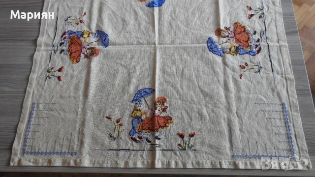 Ръчно Бродирано Каре, снимка 4 - Декорация за дома - 43274523