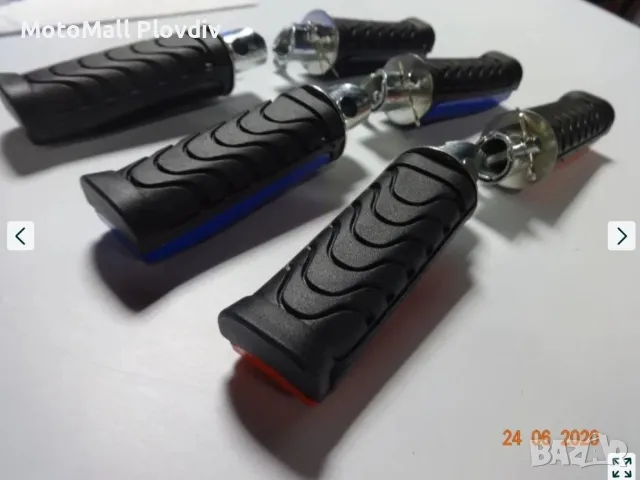 Степенки за мотор задни мото универсални черни сини червени гумирани, снимка 6 - Аксесоари и консумативи - 49312425