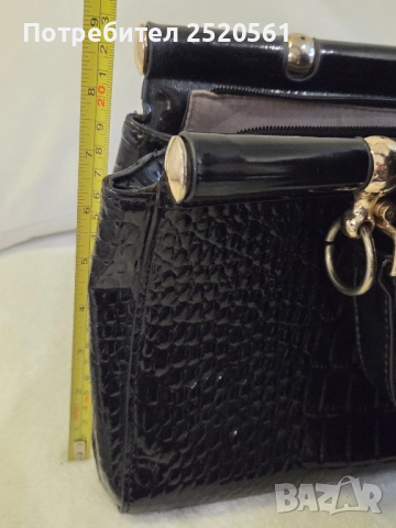 Елегантна дамска черна чанта лак, снимка 3 - Чанти - 51845210