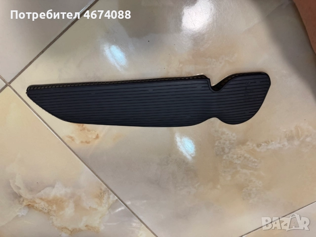 Гумена подложка на джоба на предна дясна врата на Голф Golf 5 само за 20лв. 1K4868133A, снимка 2 - Части - 52735271