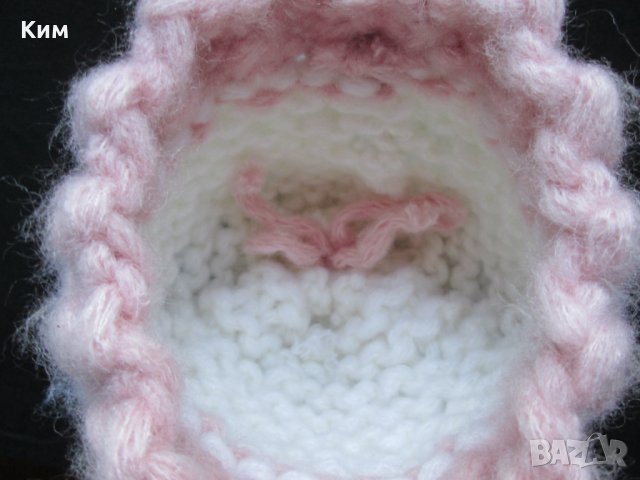 Ръчно плетена шапчица от дебела вълна екрю розово, снимка 2 - Шапки - 27830622
