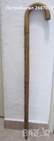  Стар дървен Туристически бастун с 19 метални значки, дърво, снимка 1 - Други ценни предмети - 28951240