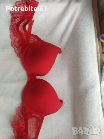 Нов червен сутиен с етикет