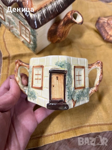Страхотните английски къщички♥️  Чайник-23/ 15 см с чучур и дръжка Кафява захарница-10.5/8.5 см Жълт, снимка 4 - Други - 53253297