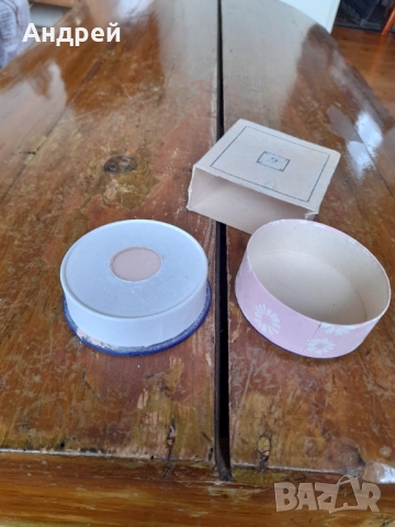 Стара пудра Довиан, снимка 5 - Други ценни предмети - 51989527