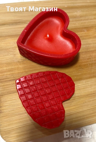 Луксозна червена свещ от соев восък във формата на релефно сърце