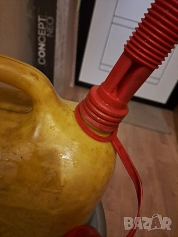 Пластмасова туба с капачка и дълга фуния, снимка 4 - Други стоки за дома - 51612239