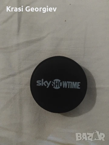 стойка за мобилен телефон на skyshowtime