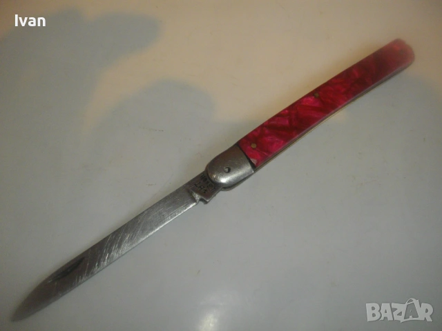 Българско Соц ножче ножка джобно туристическо 18,5 см с дръжка от червен каталин, снимка 2 - Антикварни и старинни предмети - 53420295