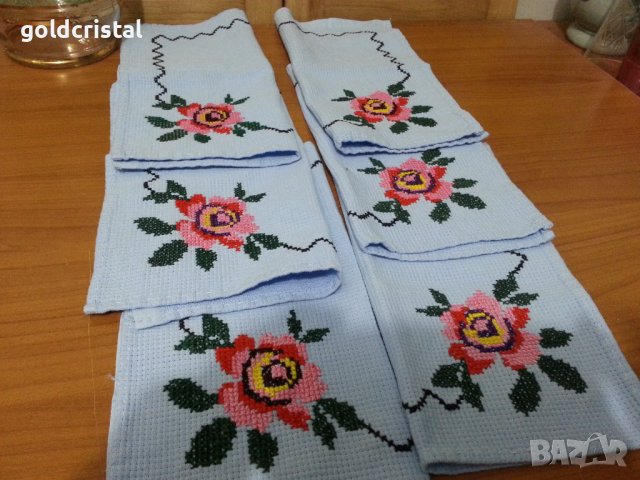 Текстилни салфетки за маса ръчно бродирани , снимка 1 - Покривки за маси - 38738731
