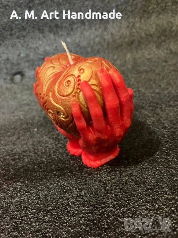 ❤️ „Сърце в длани“ – Ръчно изработена свещ от соев восък, снимка 3 - Романтични подаръци - 53384897