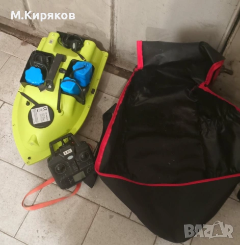 Лодка за захранка D18 с GPS ТОП ЦЕНА с 3 батерии, снимка 2 - Стръв и захранки - 53498364