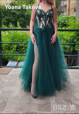 Продавам стилна и запомняща се бална рокля