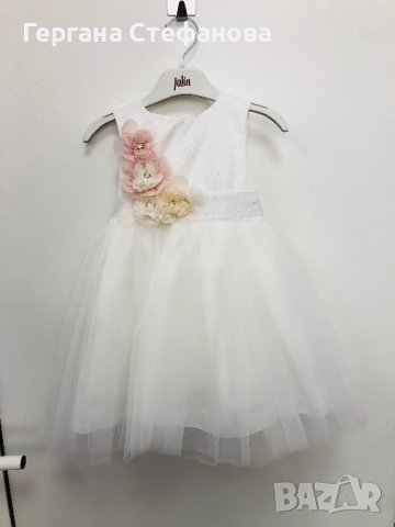 Нежна Бяла рокля с цветя! Размери -6м.12м.18м.24м.36м. Цена -58 лв