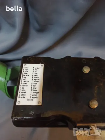 Военнен полеви телефон-VEB FUNKWERK KÖLLEDА- FF63M,в запазен вид видно и от снимките,бакелтен, снимка 3 - Антикварни и старинни предмети - 49313806