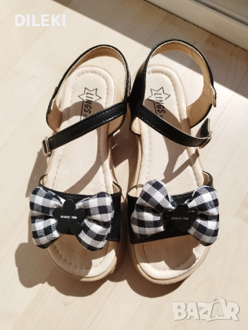 сандали за момиче