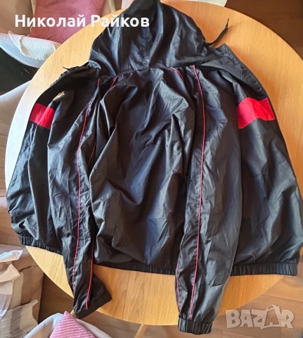 Оригинално яке на Манчестър Юнайтед , снимка 8 - Спортни дрехи, екипи - 51659236