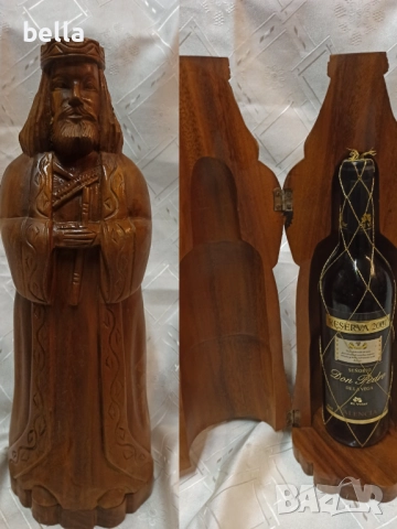Висока масивна  дърворезба на фигура - светец или цар,държач тайник за бутилка!