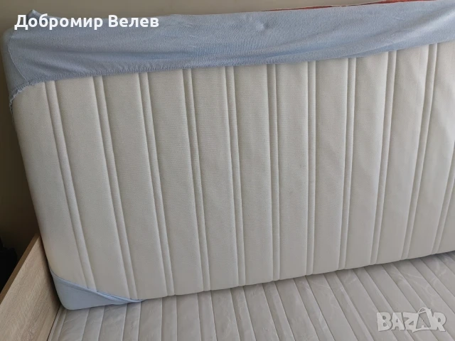 Продавам два матрака единият е двулицев другият еднолоцев 