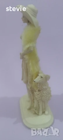 Фигура на дама с куче, снимка 5 - Статуетки - 50893122