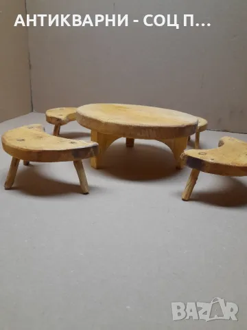 Комплект Ръчно Изработен Стар Макет На  Софра С Трикраки Столчета.