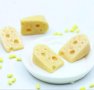 Декоративен елемент от резин парче сирене скрапбук декупаж, снимка 1 - Други - 43250900