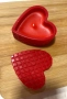 Луксозна червена свещ от соев восък във формата на релефно сърце, снимка 1