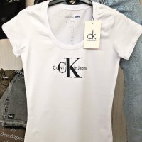 Calvin Klein дамска тениска КОД 15, снимка 1 - Тениски - 33278350