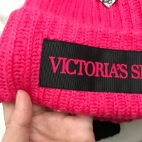 Оригинална шапка или шал Victoria’s Secret Pom Pom , снимка 4 - Шапки - 27276803