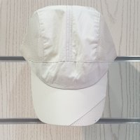 Нова изчистена дишаща шапка с козирка в кремав цвят, шушляк, снимка 1 - Шапки - 37514745