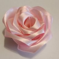 Сатенени рози 5,5 см, снимка 1 - Изкуствени цветя - 28758905
