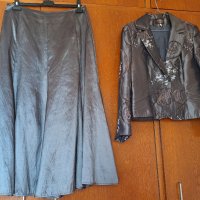 Дамски костюм сребрист от сако и пола размер 48, снимка 2 - Костюми - 43579655