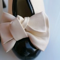 Красиви обувки с панделка+подарък риза, снимка 3 - Дамски обувки на ток - 28539489