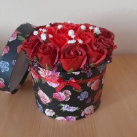 Голяма кутия със сапунени рози , снимка 3 - Изкуствени цветя - 38114729