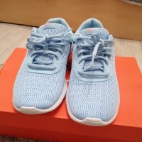 Дамски маратонки NIKE, снимка 2 - Маратонки - 43441422