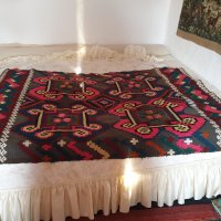 Автентичен домашно тъкан ковьор за стена или за легло, снимка 1 - Колекции - 27506941