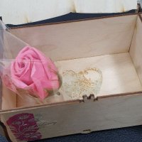 Дървена кутия за "съкровища " с дървено сърчице и ароматно сапунено цвете , снимка 4 - Романтични подаръци - 39876841