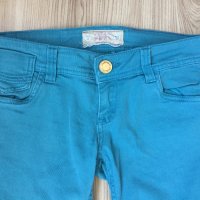 Дамски дънки PULL&BEAR оригинал, size 28, ярко сини,плътни еластични, много запазени, снимка 2 - Дънки - 28977586