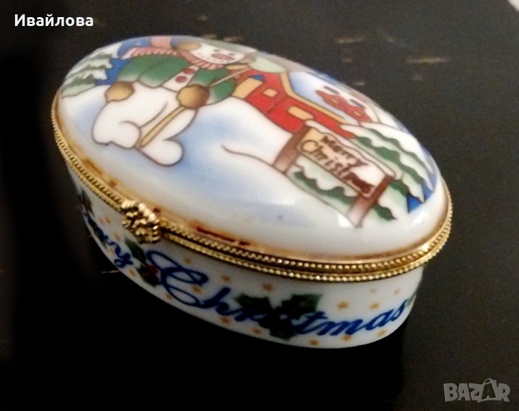 Порцеланова малка бижутерна кутийка с Коледни мотиви, снимка 1