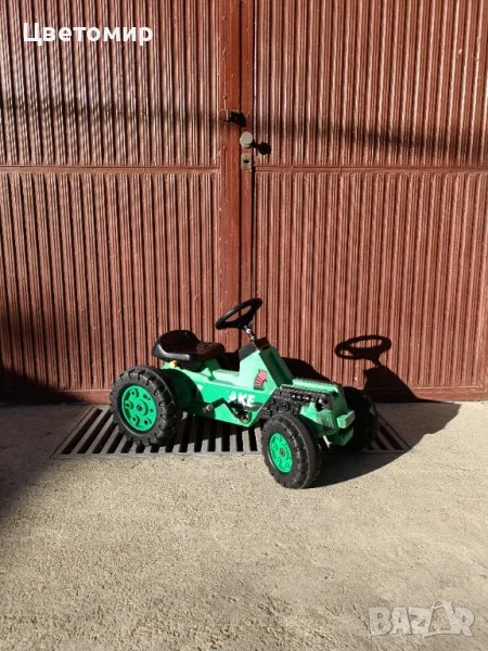 Детски трактор с педали, снимка 1