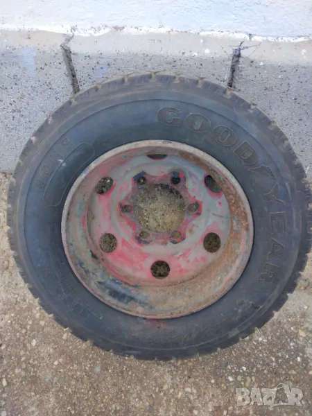 Джанта с гума за камион, снимка 1